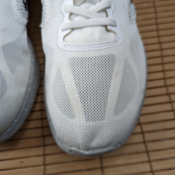 Nike Revolution 3 FlyEase white Running Shoes women's Size 9.5W   great conditio - Picture 5 of 11